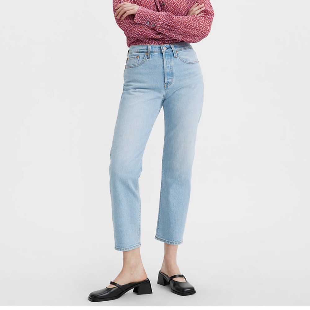 Levi’s Wedgie Straight Jeans. Size 27. Light blue.